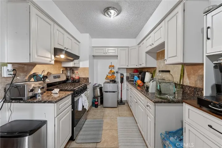 2211 S Fairview, Santa Ana, California 92704