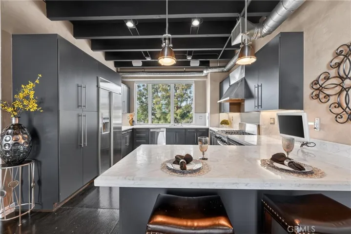 Breakfast bar seating