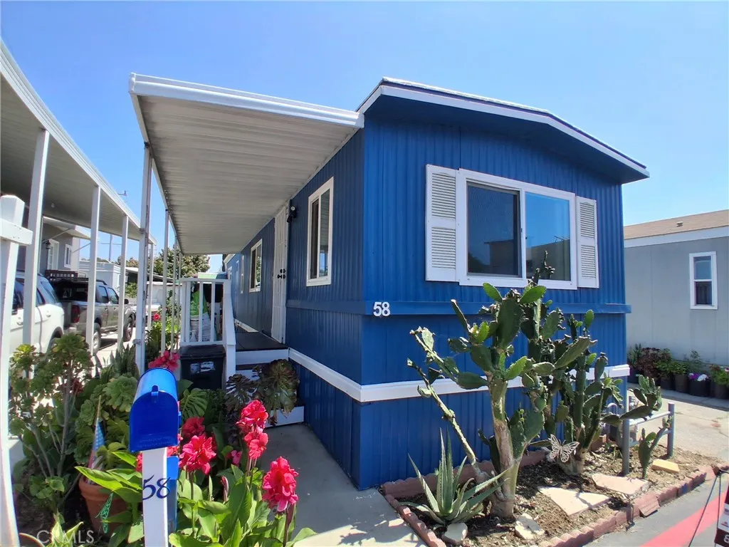 Charming & Well-Maintained 1 Bedroom, 1 Full Bath Mobile Home.