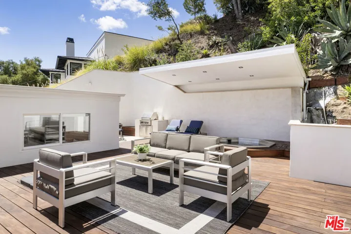 3111 Belden Drive, Los Angeles, California 90068