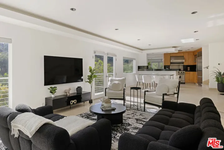 3111 Belden Drive, Los Angeles, California 90068