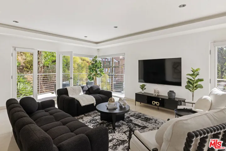 3111 Belden Drive, Los Angeles, California 90068