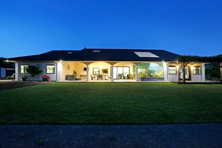 695 Quietwater, Santa Rosa, California 95404