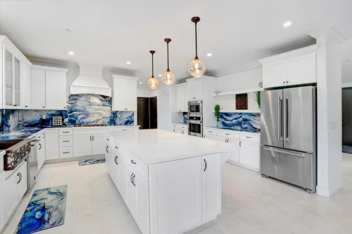 695 Quietwater, Santa Rosa, California 95404