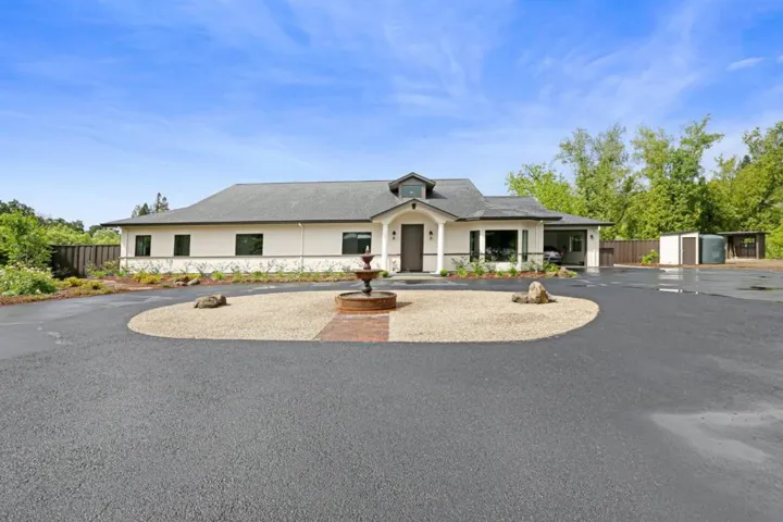 695 Quietwater, Santa Rosa, California 95404