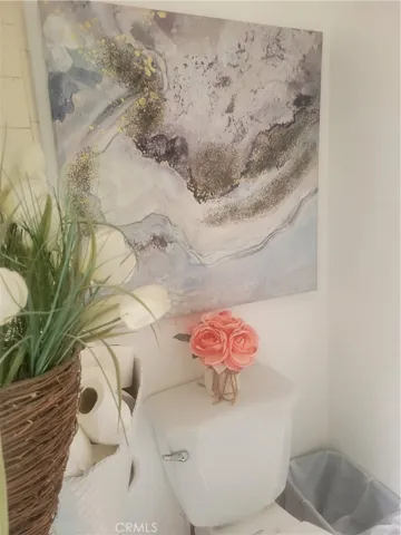 Tastefully decorated bathroom