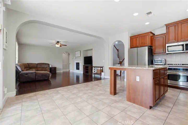 FAMILY AND BREAKFAST AREA