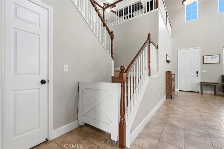 STARI CASE TO SECOND FLOOR