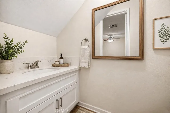 21219 Roscoe Boulevard 211, Canoga Park, California 91304