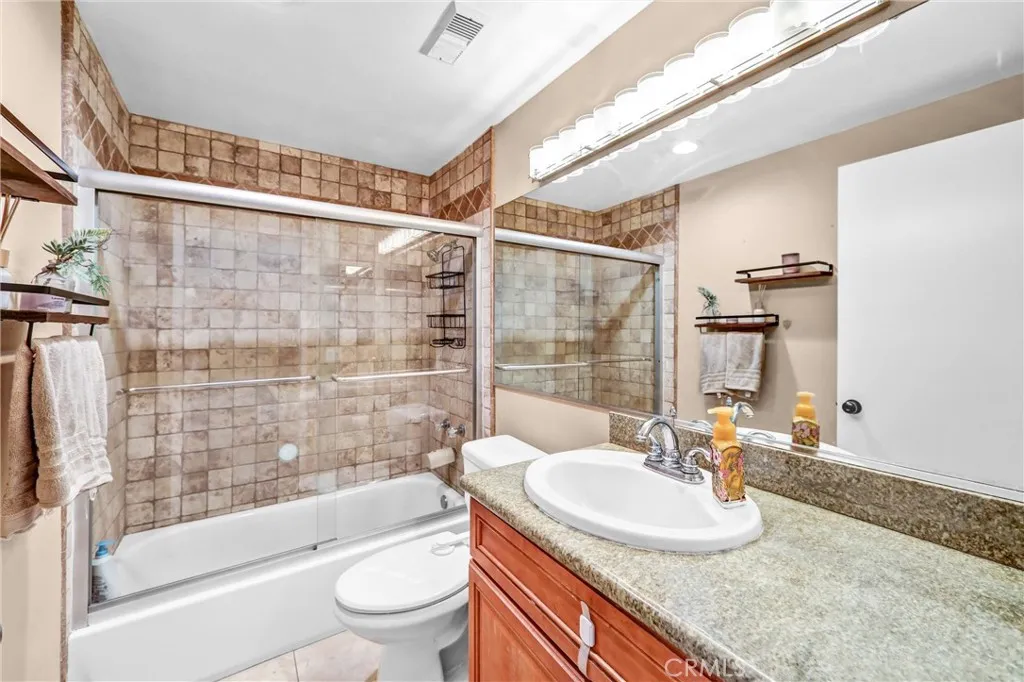 secondary bathroom