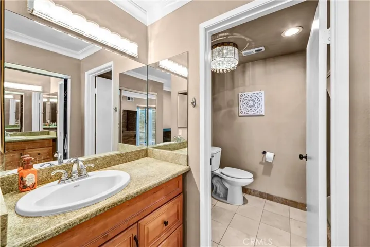 Ensuite bathroom in Primary room