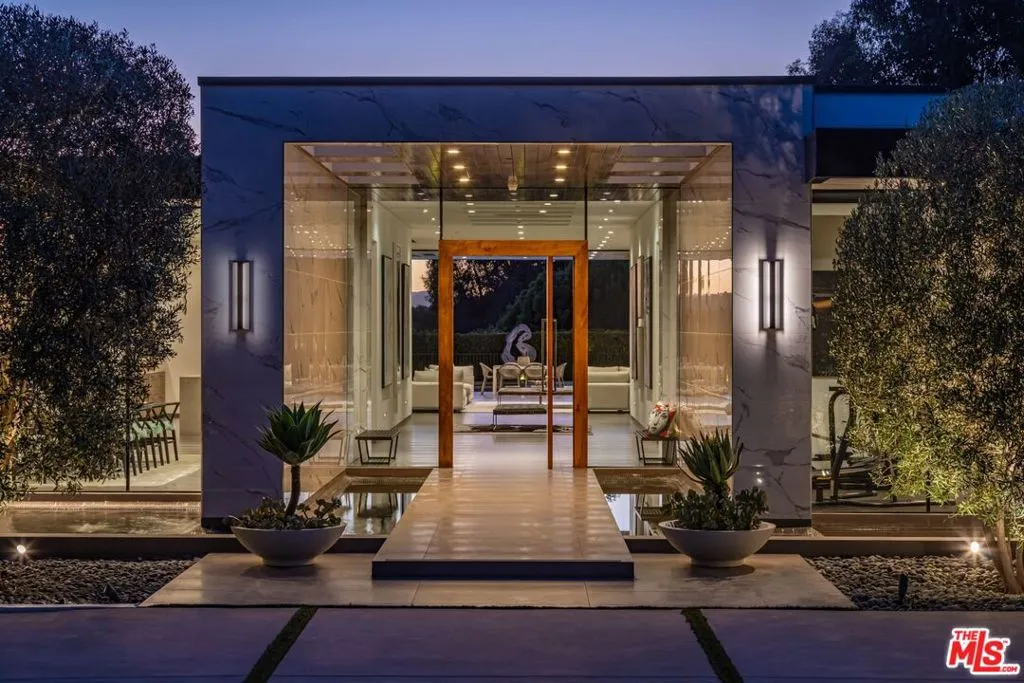 2002 Loma Vista Dr