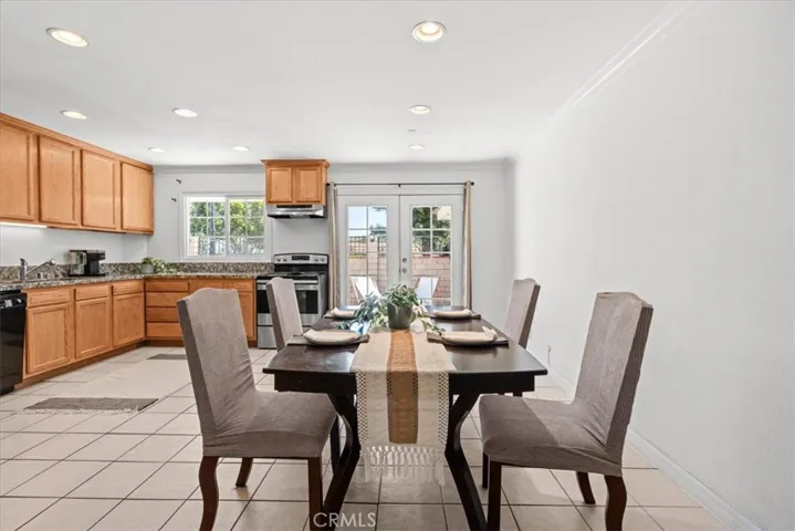 large & bright living space