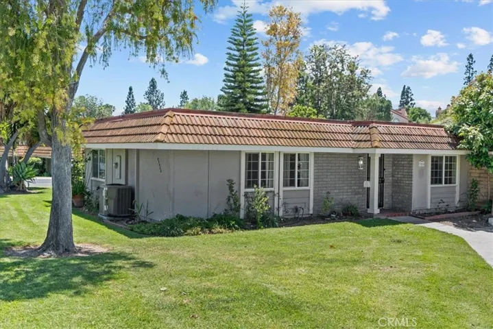 Corner home w/ only 1 neighbor