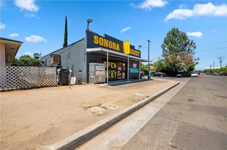 3940 E Burns, Fresno, California 93725