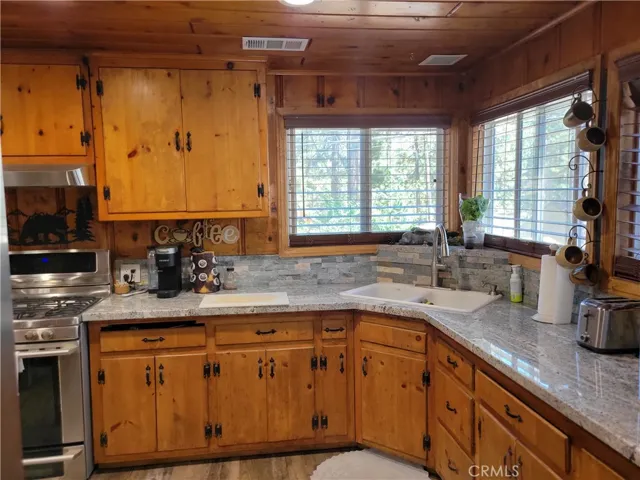 1116 Lark Road, Wrightwood, California 92397