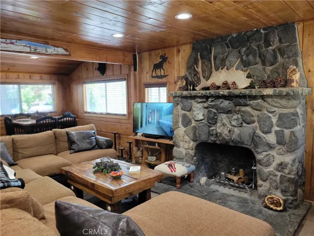 1116 Lark Road, Wrightwood, California 92397