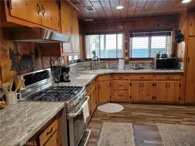 1116 Lark Road, Wrightwood, California 92397