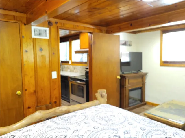 1116 Lark Road, Wrightwood, California 92397