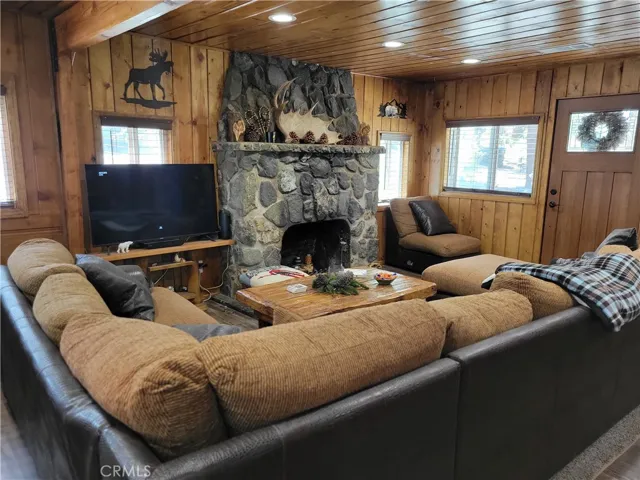 1116 Lark Road, Wrightwood, California 92397