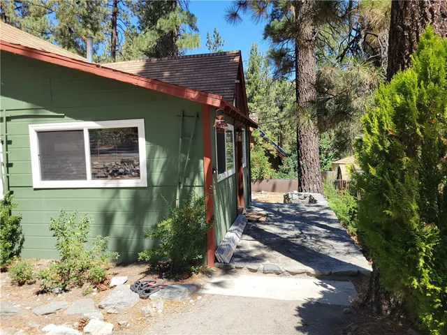1116 Lark Road, Wrightwood, California 92397