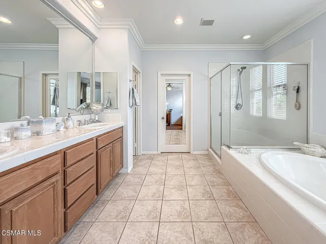 jPrimary Bedroom Suite4
