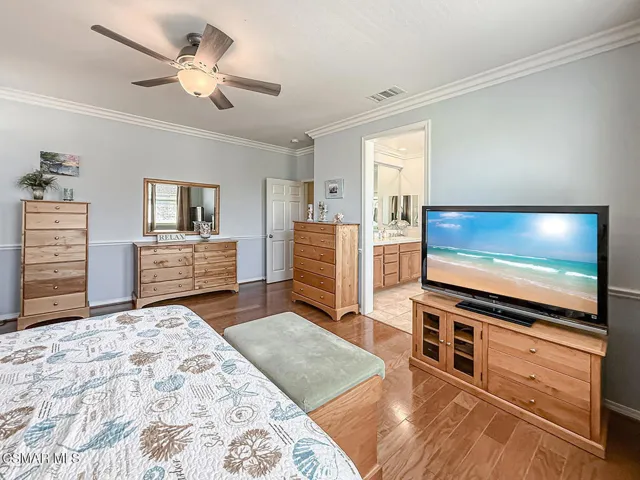 jPrimary Bedroom Suite3