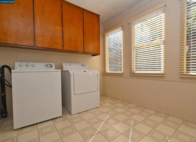 Laundry Room W/Appliances