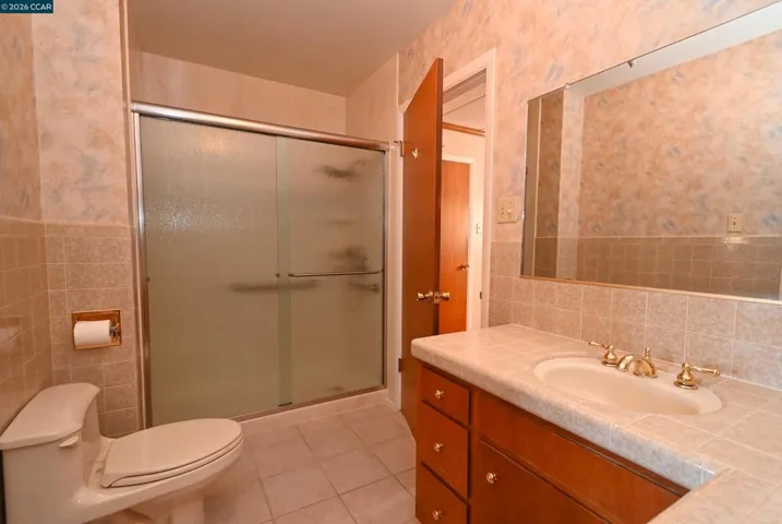 Updated Full Bathroom