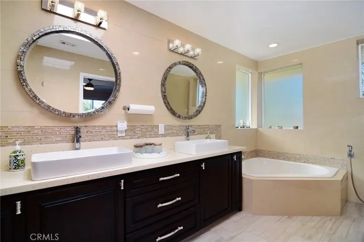 6508 Moorcroft Avenue, Woodland Hills, California 91303