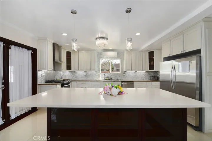 6508 Moorcroft Avenue, Woodland Hills, California 91303