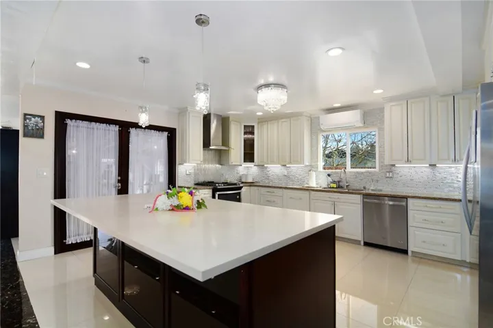 6508 Moorcroft Avenue, Woodland Hills, California 91303