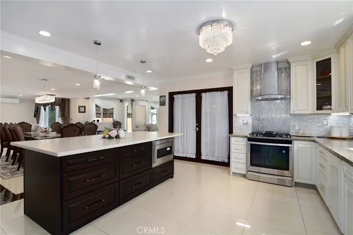 6508 Moorcroft Avenue, Woodland Hills, California 91303