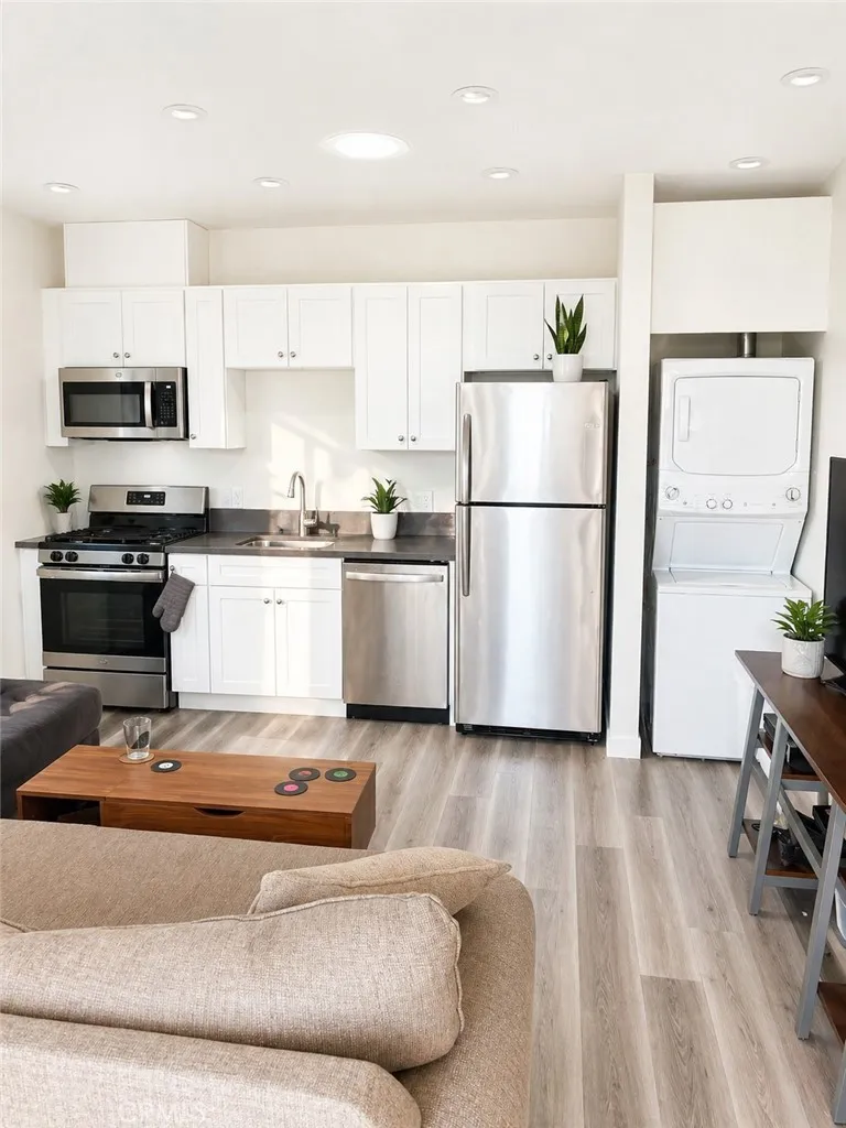 Kitchen with all appliances