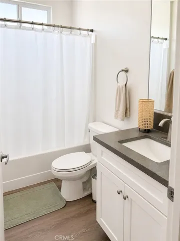 611 Bathroom #2
