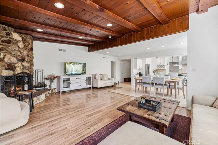 17955 Archwood, Reseda, California 91335
