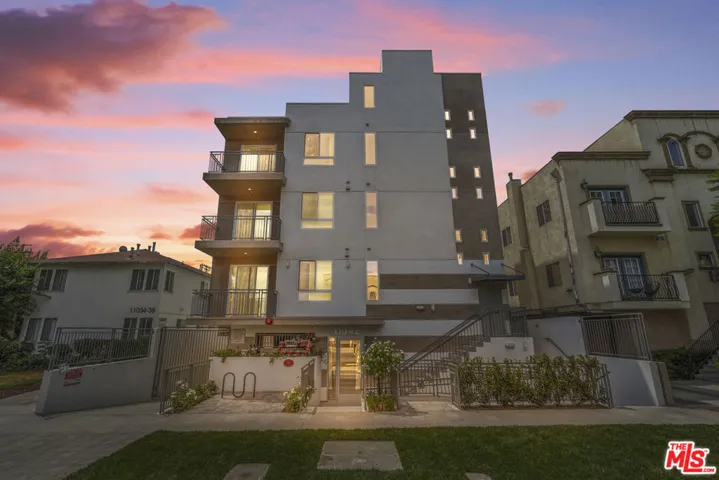 11042 La Maida Street 202, North Hollywood, California 91601