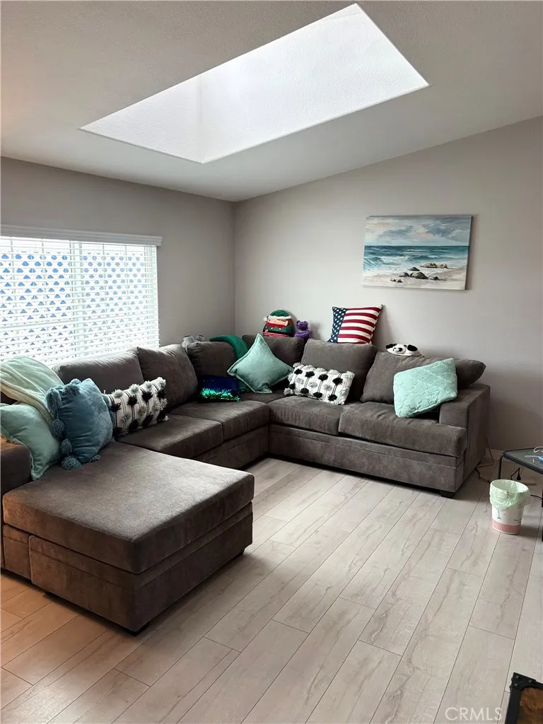 Large livingroom with skylight. Vaulted ceiling
