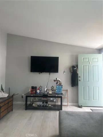 Entry into livingroom