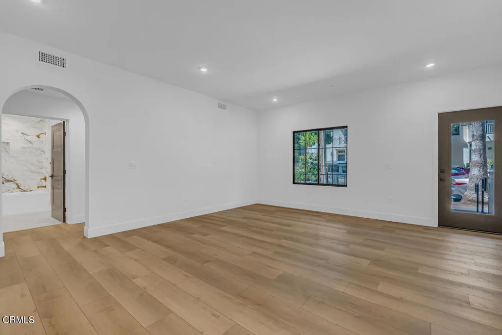 Oak Knoll MLS-44