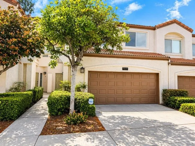 1048 Explanada 103, Corona, California 92879