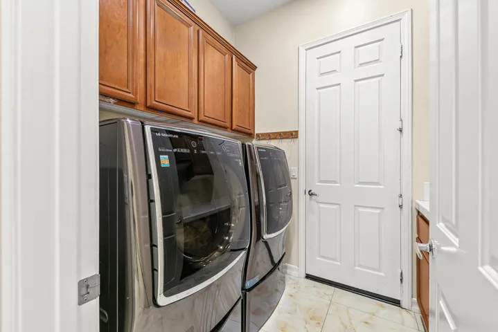 33 LAUNDRY MLS