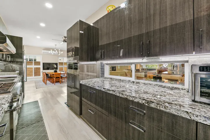 27 KITCHENETTE MLS