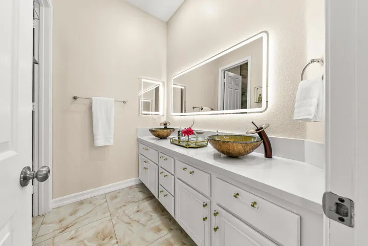 38 BATHROOM MLS
