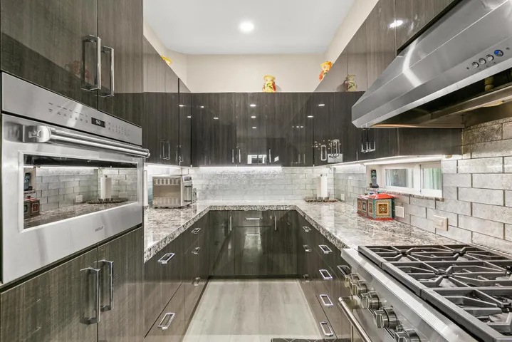 26 KITCHENETTE MLS