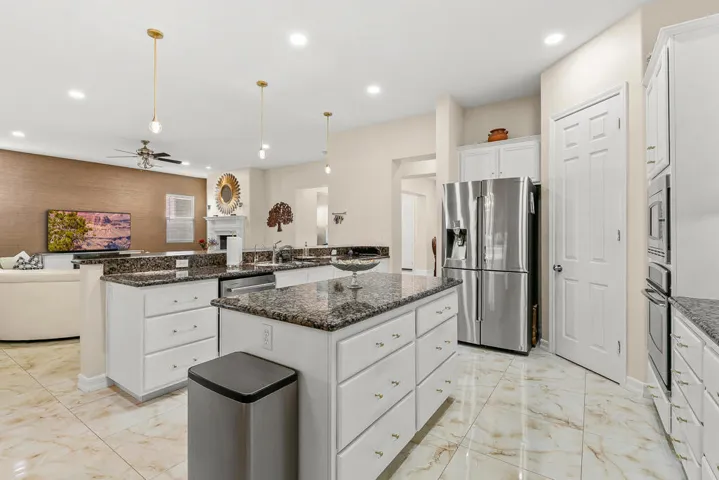 18 KITCHEN MLS