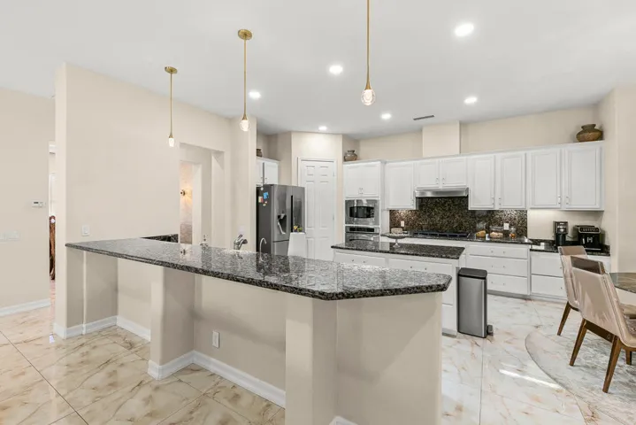 17 KITCHEN MLS