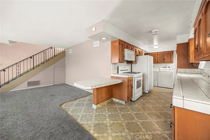 kitchen & family room view - 807
