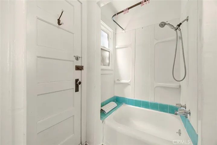 cottage shower tub (vintage style)