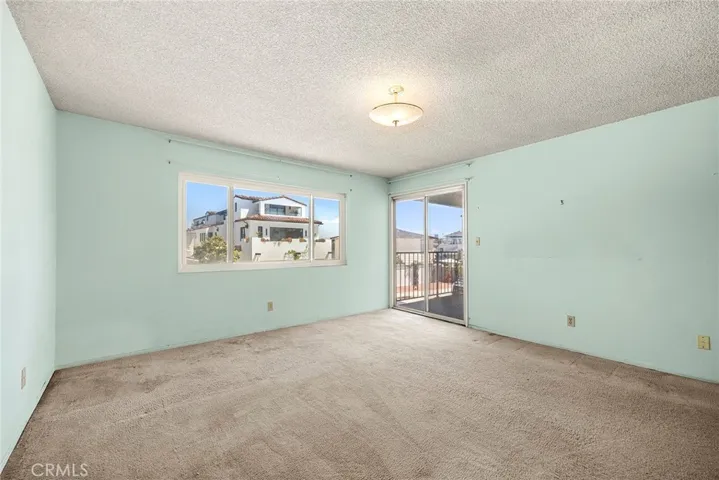 primary bedroom, plenty of natural light and a balcony - 807